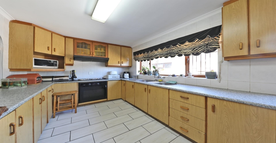 4 Bedroom Property for Sale in Panorama Western Cape